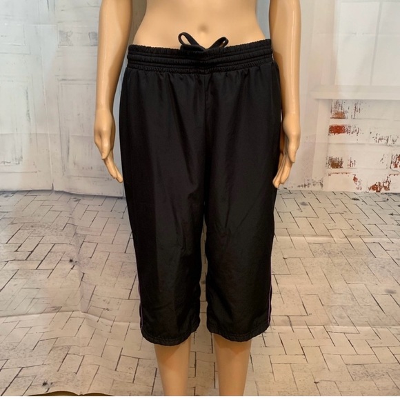 Nike Capris Sport Pants - Picture 4 of 8